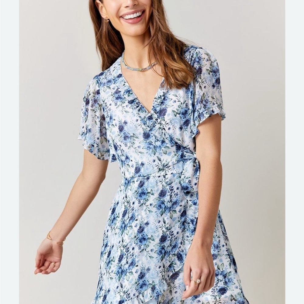 Mi Amore Blue and White Floral Mini Dress
